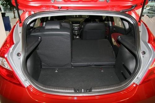 Hyundai Solaris hatchback. Σύγχρονη μπεστ σέλερ