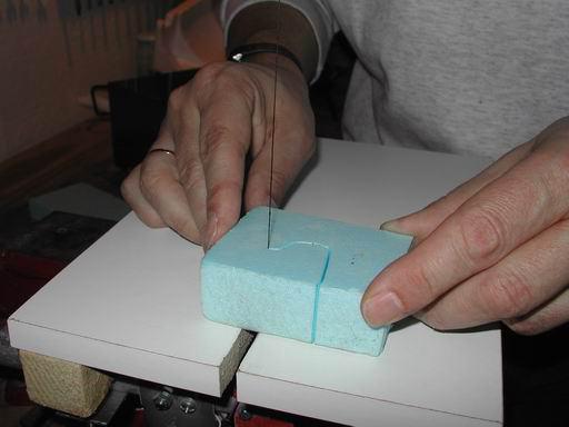 Πώς να φτιάξετε ένα μηχάνημα κοπής για πλαστικό αφρού
