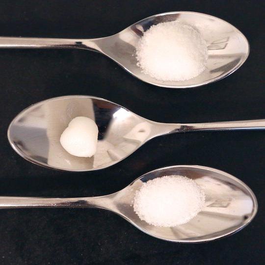 Πρέπει να γνωρίζετε κάθε ερωμένη: πόσα γραμμάρια αλάτι σε μια κουταλιά της σούπας;