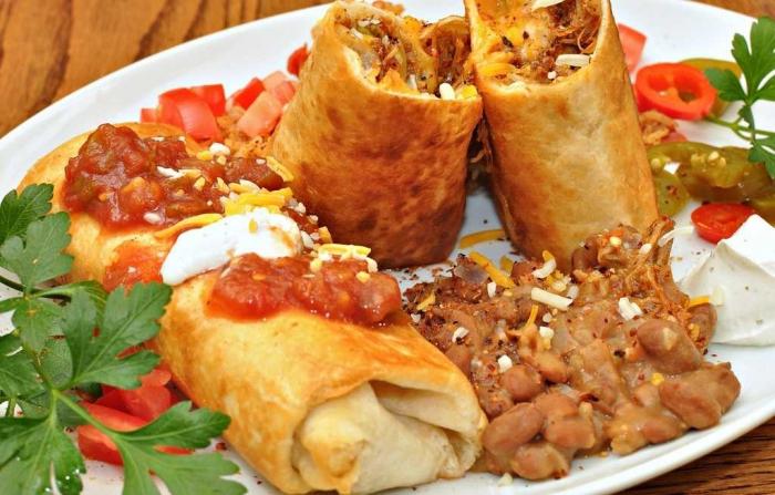 Πώς να μαγειρέψετε το burrito με το κοτόπουλο στο μεξικάνικο;