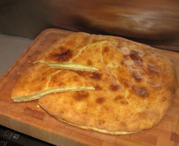 Πώς να μαγειρεύετε το khachapuri στο σπίτι από ζύμη χωρίς ζύμη: συνταγή βήμα προς βήμα