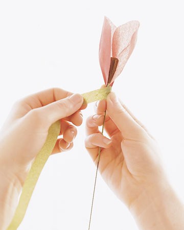 Πώς να φτιάξετε λουλούδια από χαρτί ως δώρο
