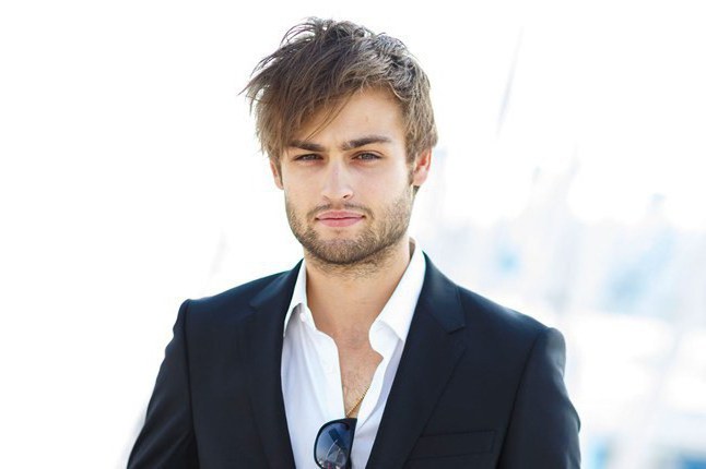 Douglas Booth: Φιλμογραφία, βιογραφία και προσωπική ζωή