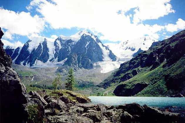 Shavlinsky λίμνες στο Altai. Η επάνω λίμνη Shavlinsky. Χαμηλότερη λίμνη Shavlinsky