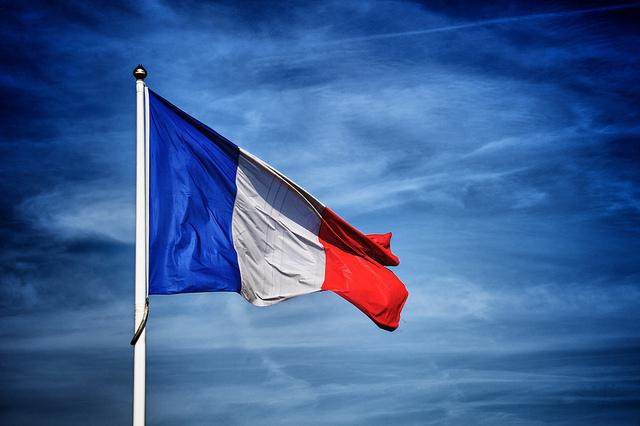Τι φαίνεται η σημαία της Γαλλίας και τι σημαίνει αυτό;